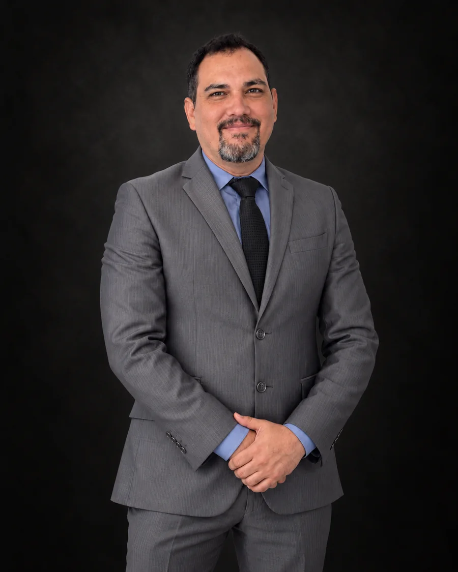 Abogado César Emmanuel Nava Huerta, socio de Estudio Legal De Iure en Puebla